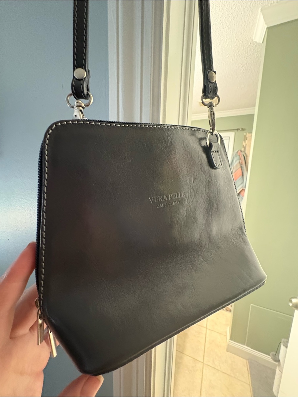 Vera Pelle Smooth Black Leather Shoulder Bag with Silver Hardware
